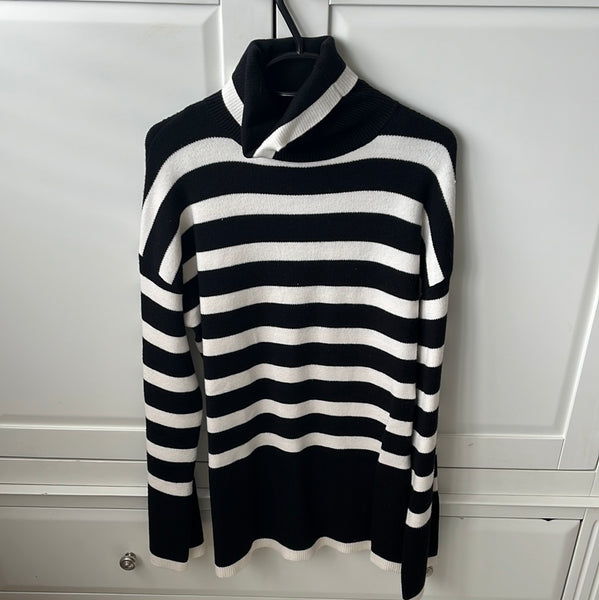 Michelle Keegan Size S jumper
